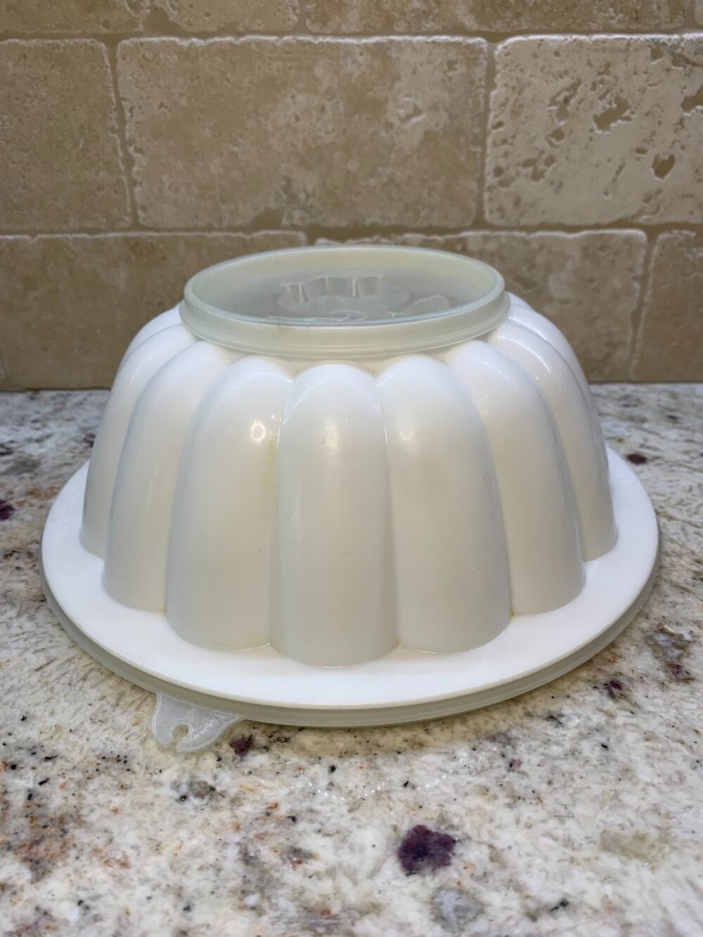 Vintage Tupperware Classic Jel-N-Serve Mold, #616 Flower